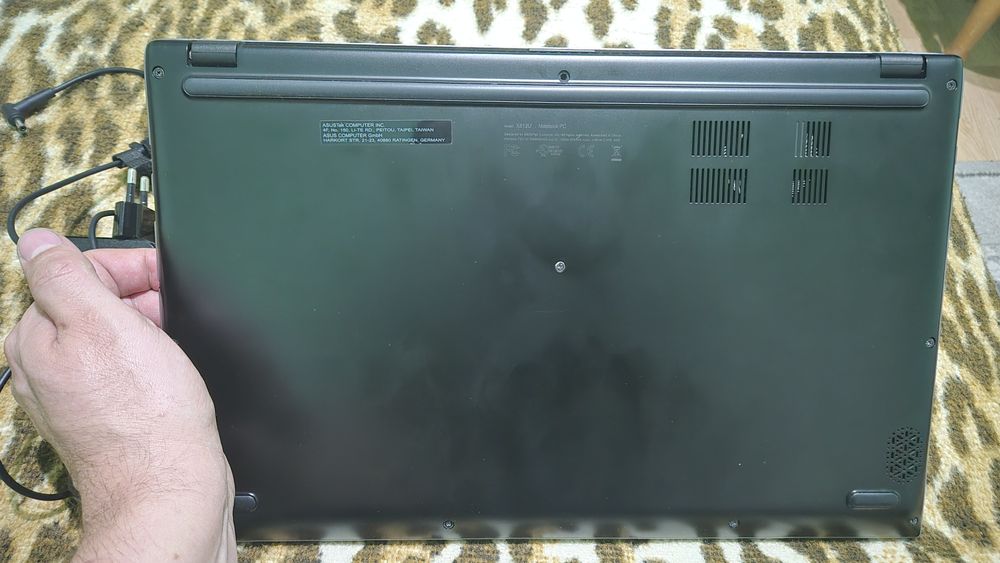 Laptop asus x512u i3