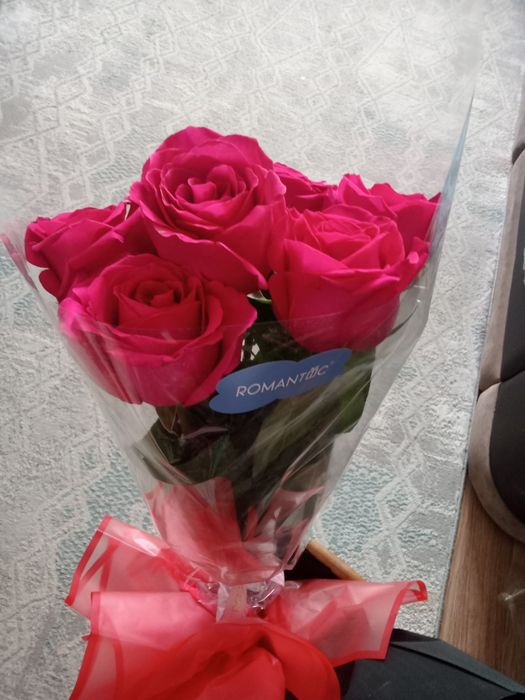 Розы метровые 7 штук