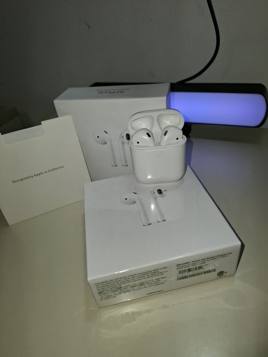 Apple AirPods 2, noi cu etichetă