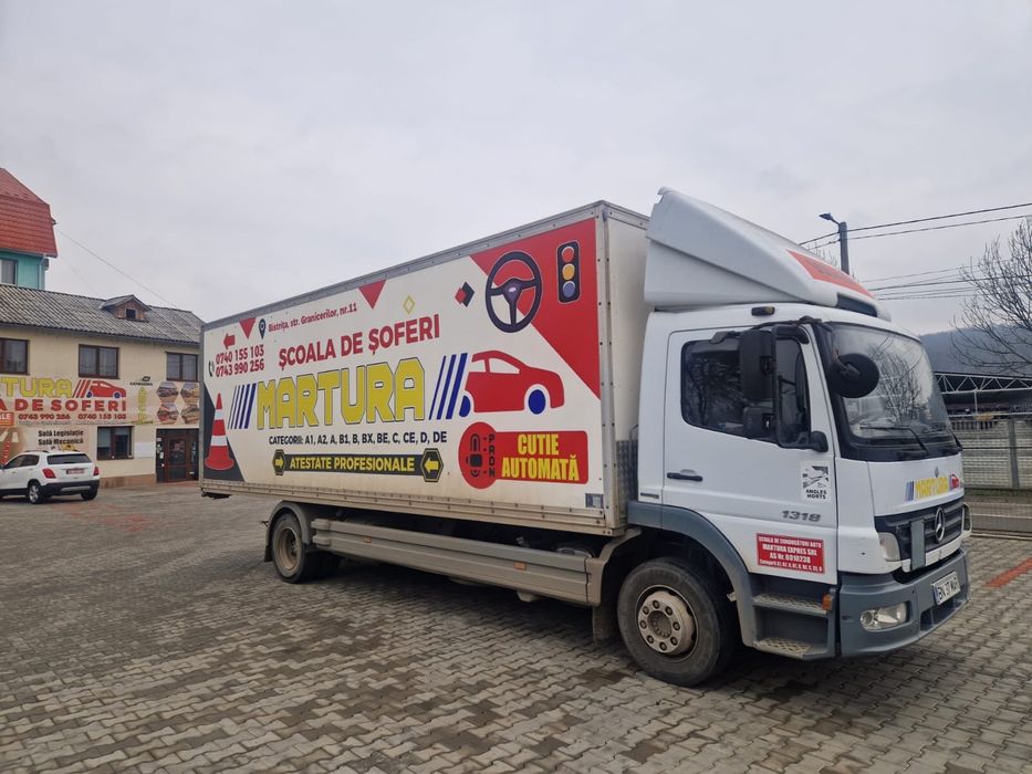 Vand camion Atego Școala de șoferi