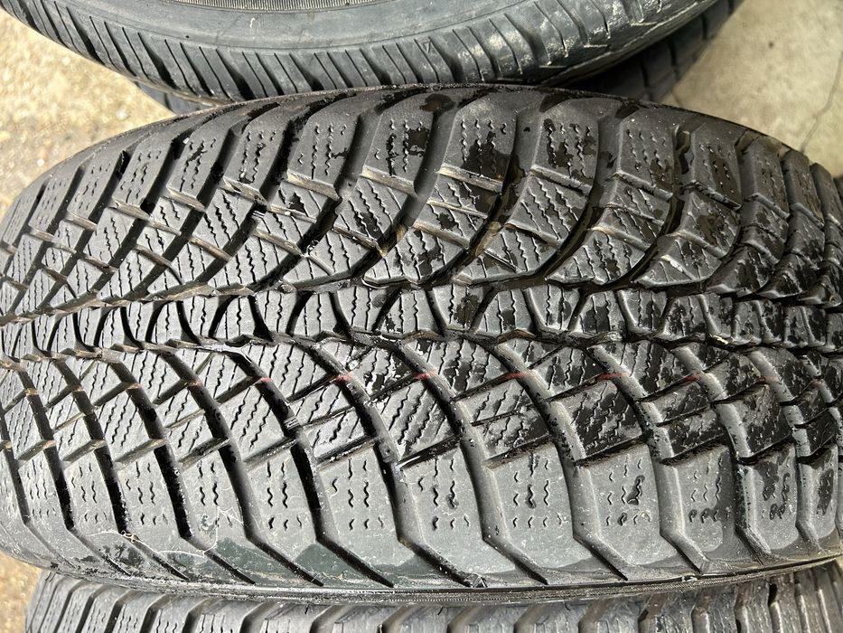 2 зимни гуми kumho 205 50 17