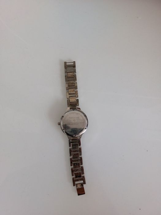 Здравейте продавам този часовник на марката Cartier