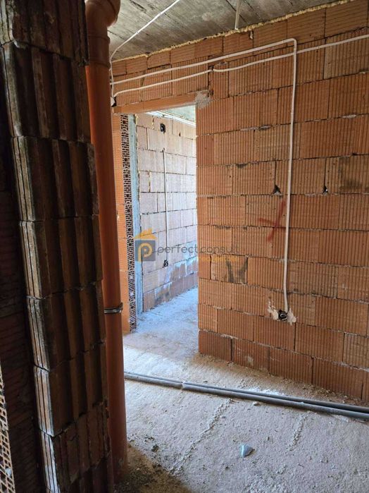 Продава се Двустаен апартамент в Пловдив, Гагарин - 72 кв.м за 1084 €/кв.м - Снимка #2