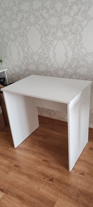 Продам стол, парту б/у