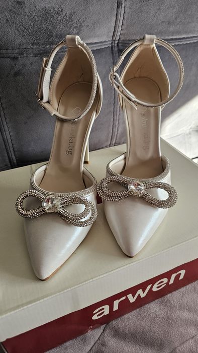 Обувки на висок ток - нови