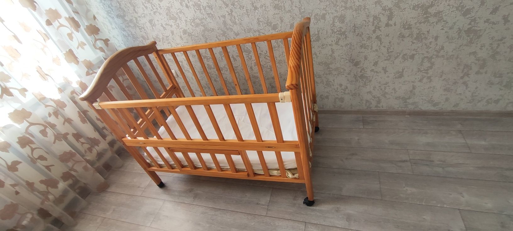 Продам детскую кроватку