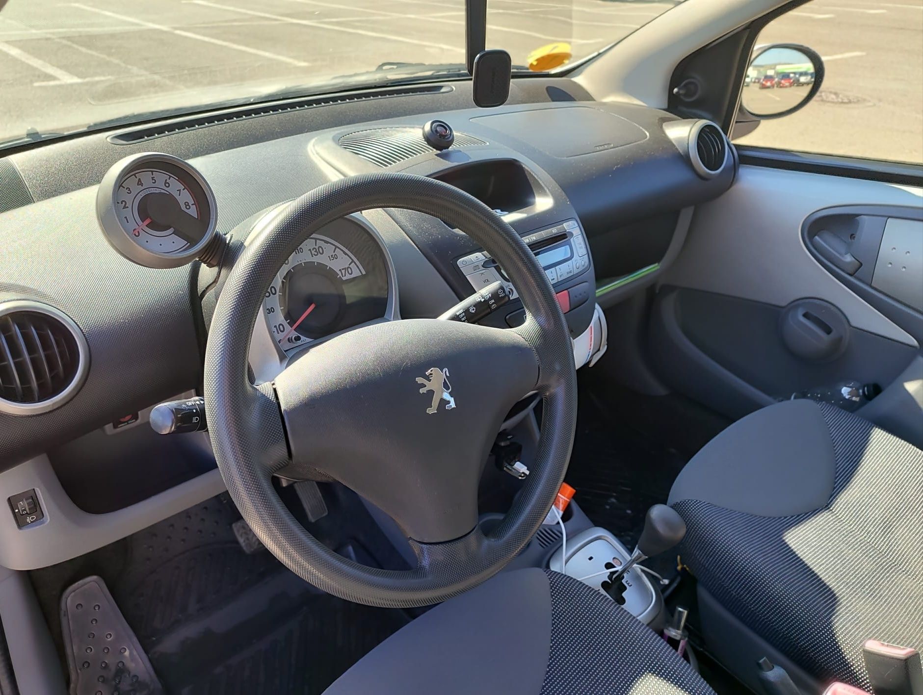 Vând Peugeot 107, benzină, automat