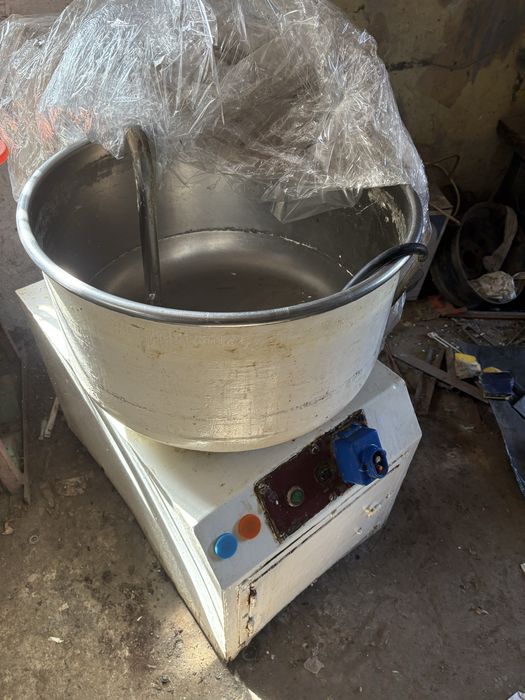 Професионална машина за тесто