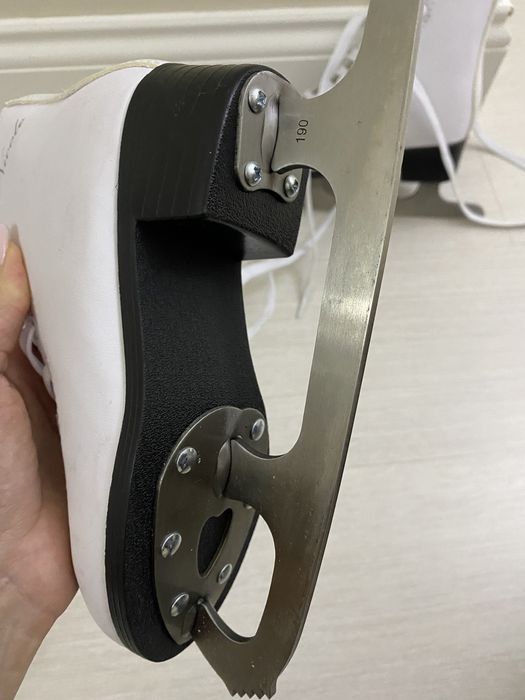 Продам коньки