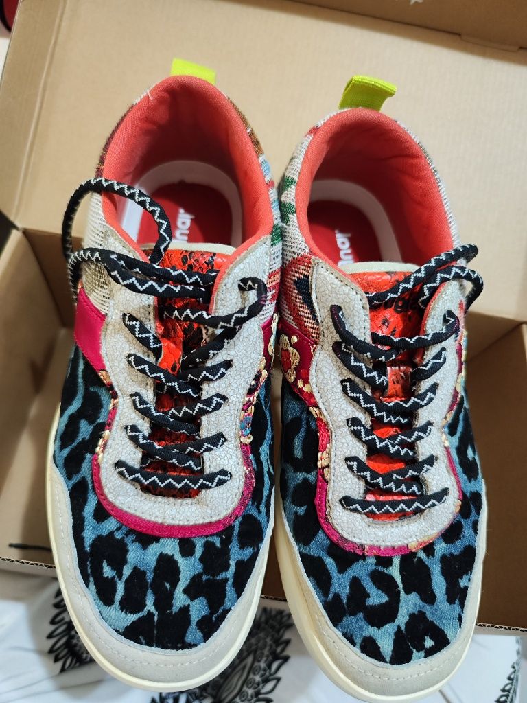 Desigual fancy crazy patch, 39 дамски кецове

Дамски кецове