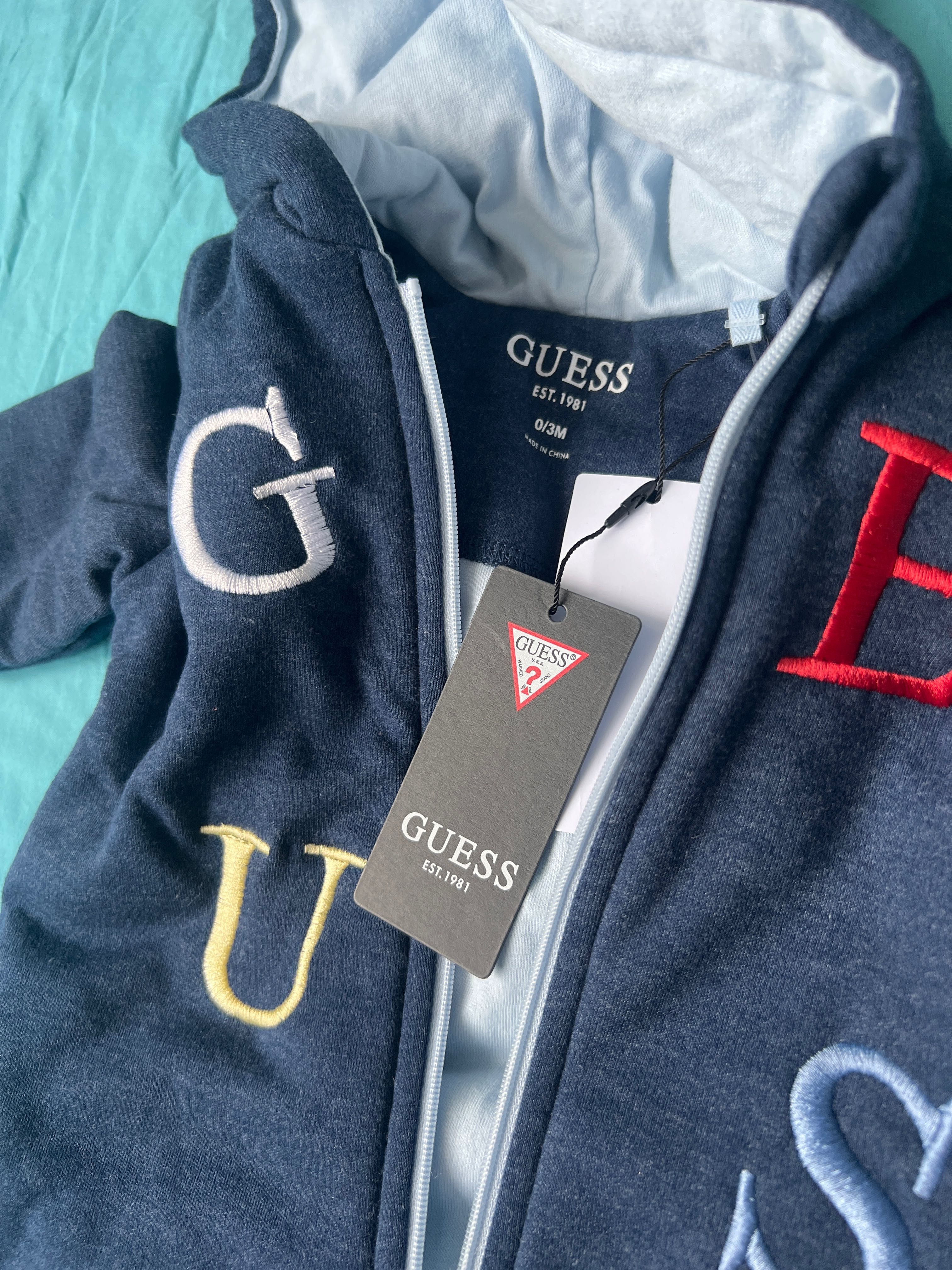 Guess- Детски гащеризон
56-62 СМ
Размерът на етикета е 0-3 m.