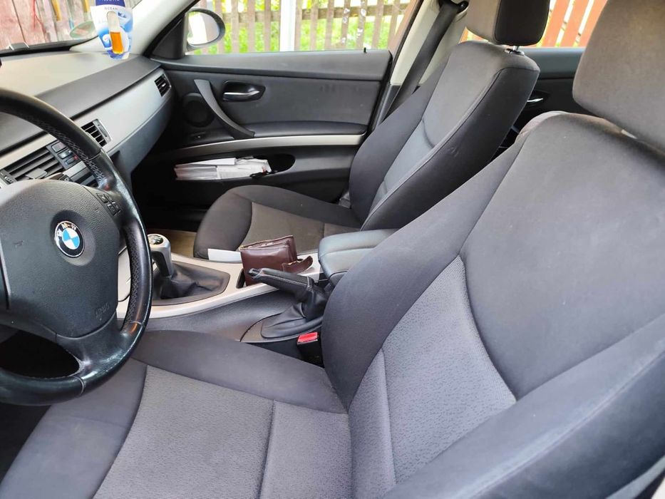 Vând BMW anul 2006 benzina