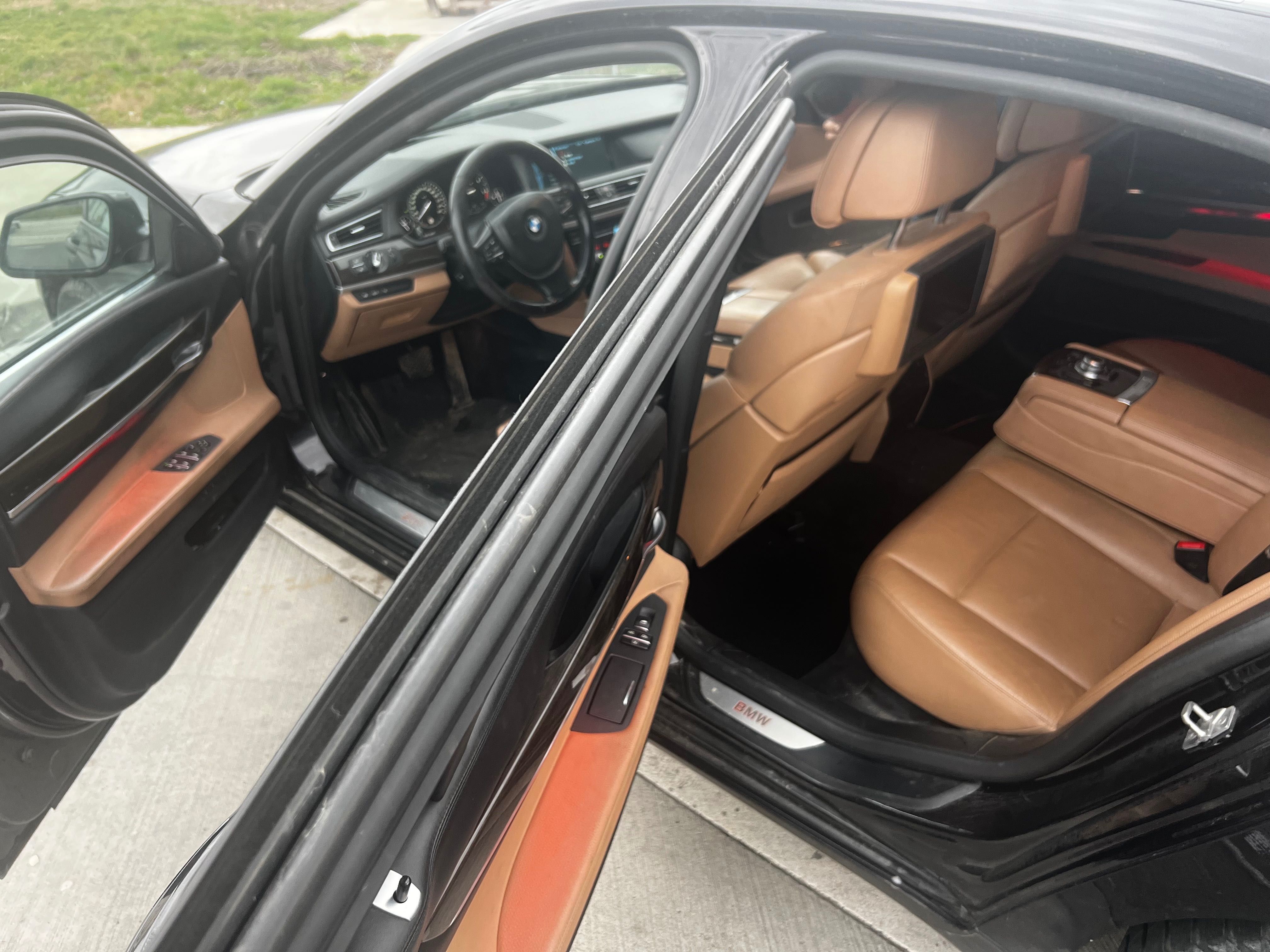 Bmw Seria7 xdrive  740d bixenon an 2011 luna 7 3 butoane