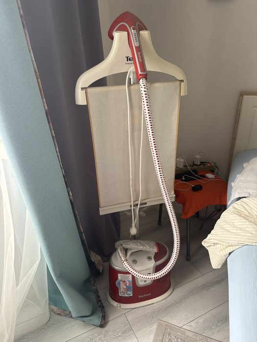 Продам вертикальный паровой отпариватель Tefal