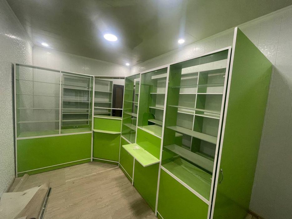 продаётся мебель для аптеки или магазина