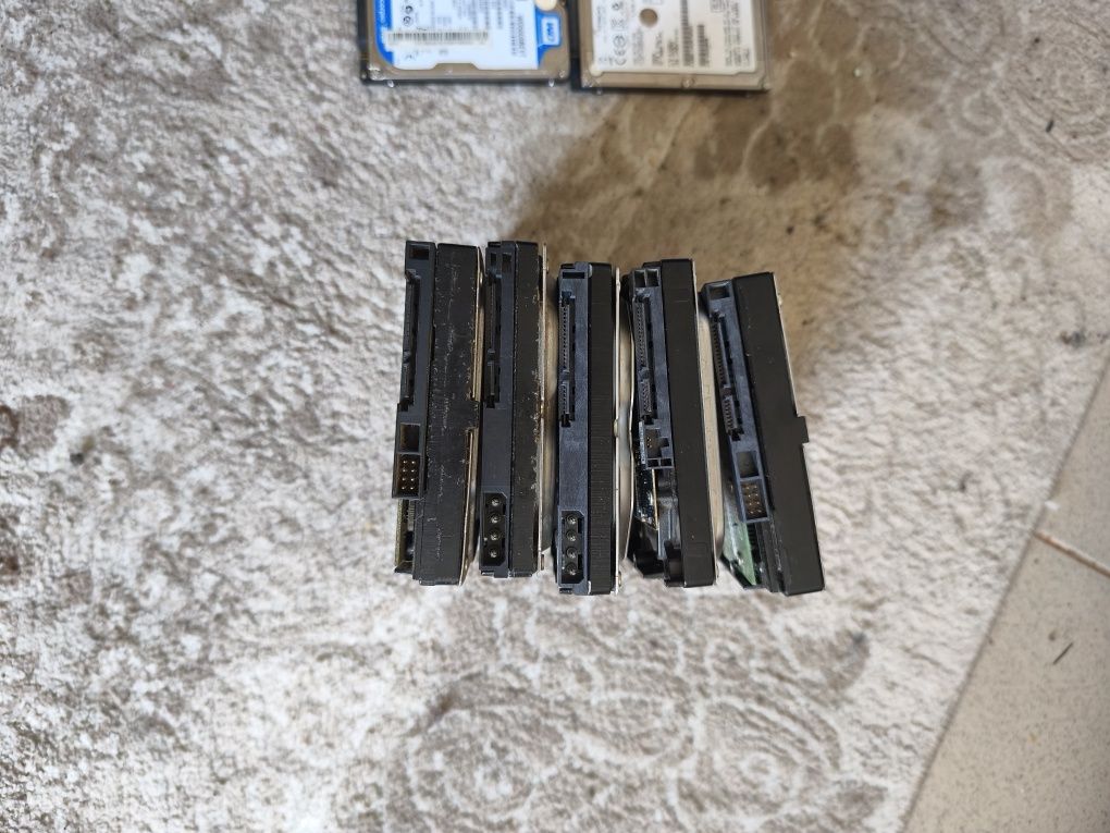Vând hard discuri 500gb 160gb
