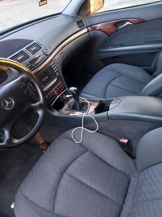 Mercedes E 2.2 DIESEL 6 Trepte manual Navigație trapa electrica