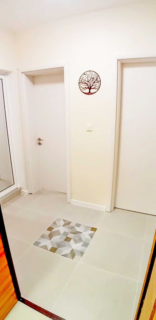 Продава се Тристаен апартамент в Пловдив, Остромила - 95 кв.м за 1192 €/кв.м - Снимка #9