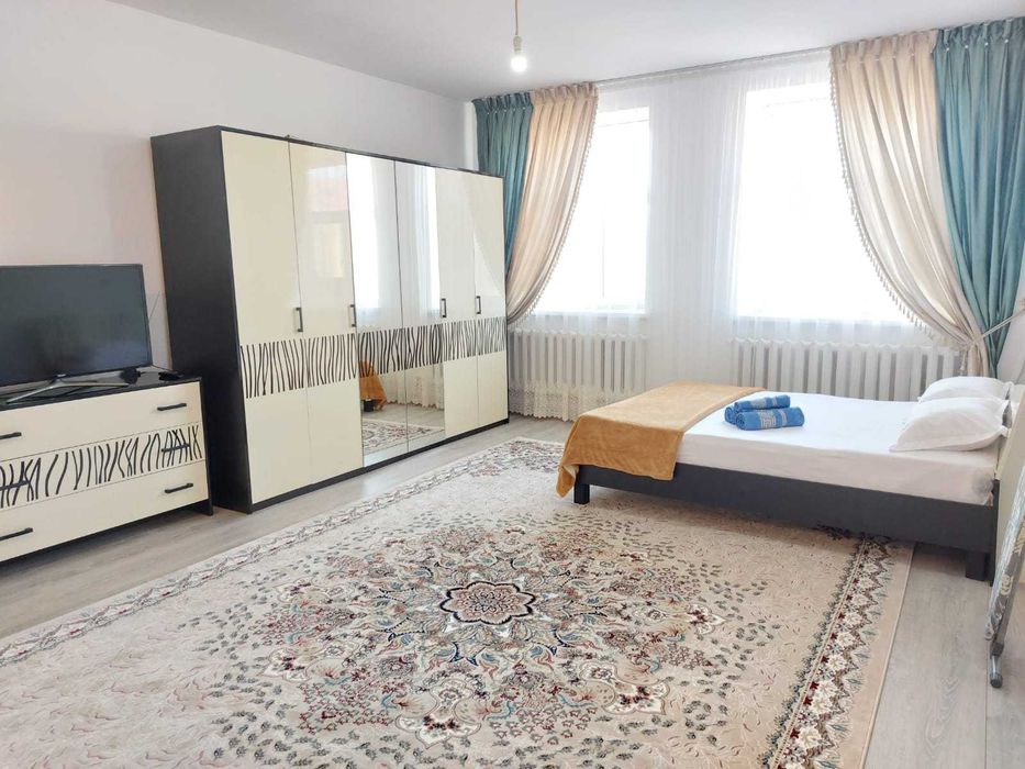 Посуточно 1 комн. квартира в самом центре города ЖК Куралай (площадь)