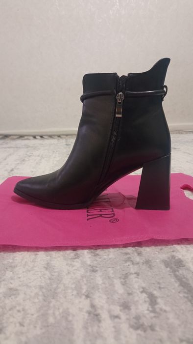 Продаются ботильоны