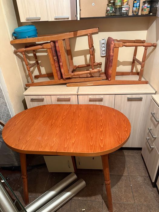 Разтегателна маса със 3 стола