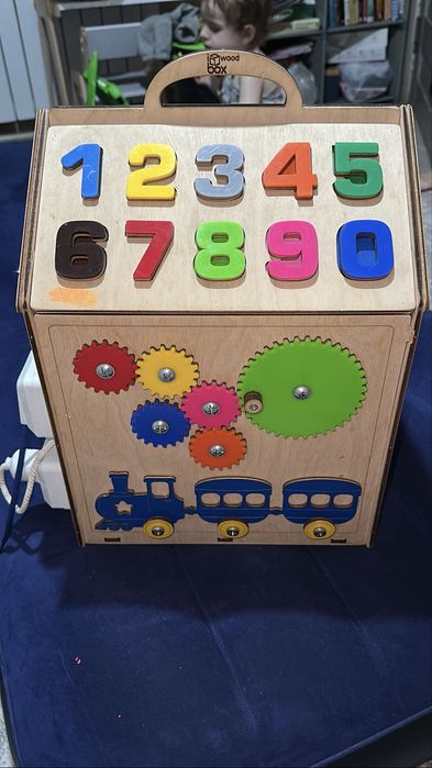 Деревяный домик БИЗИБОРД