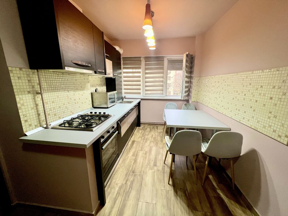 Apartament 3 camere zona Podgoria,Bloc izolat