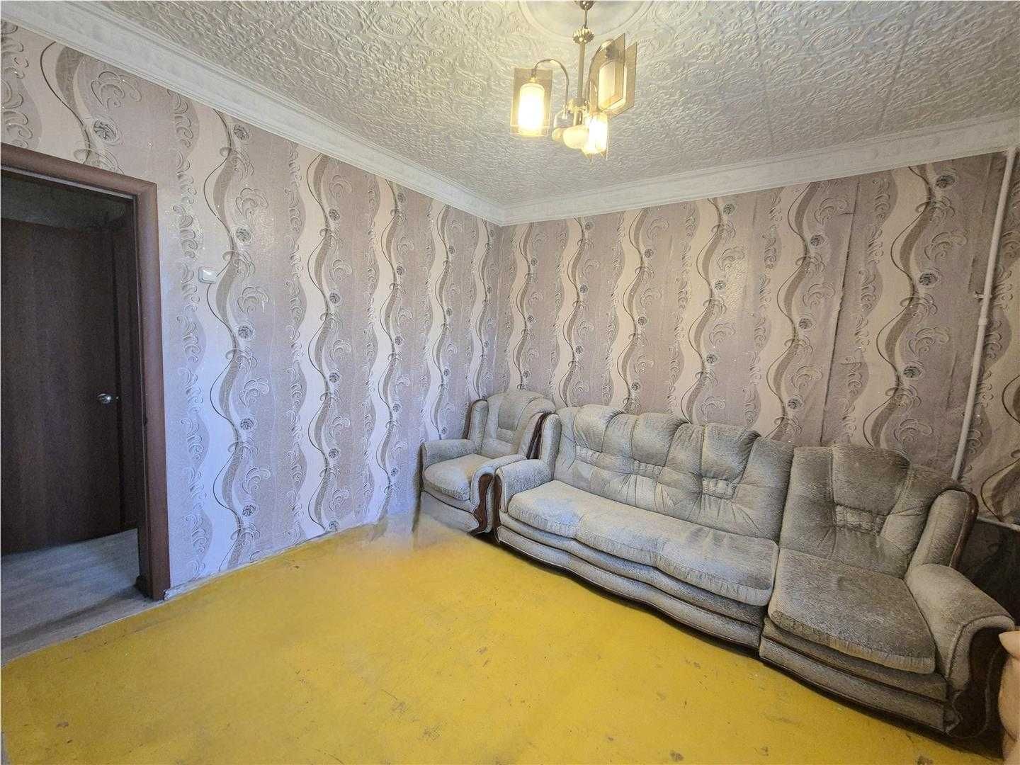 Продам 2 комн квартиру по пр Строителей 
На 1/2эт