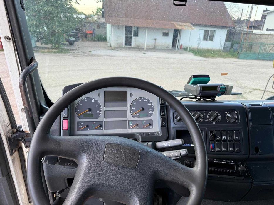 Autoutilitara MAN  cu gheara de incarcare de vanzare 2002!!!
