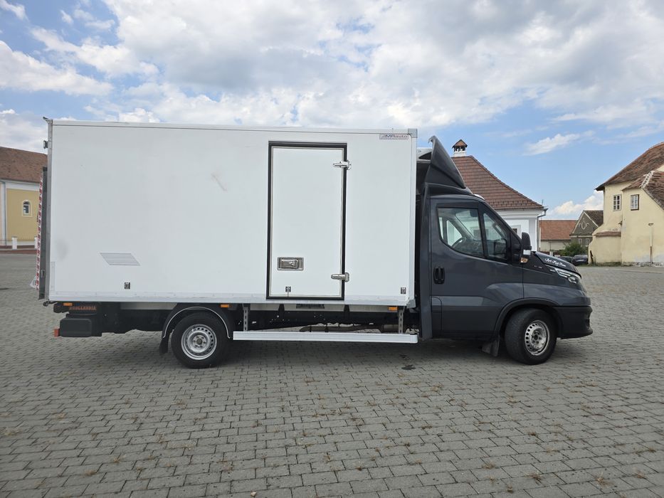 Iveco daily  frigorific  lift 35s18 2023 8 europaleti