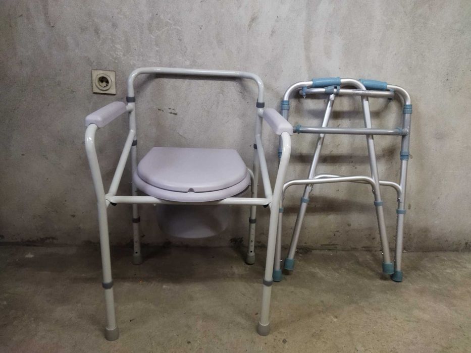 Тоалетен стол чисто нов
