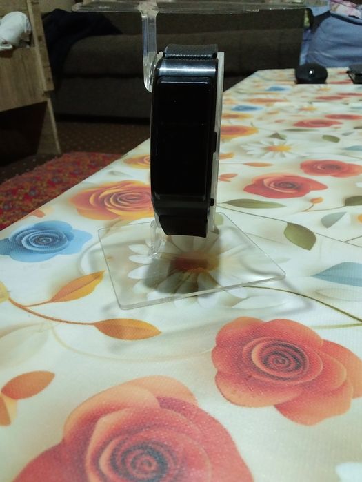 Huawei talkband b5 sotiladi