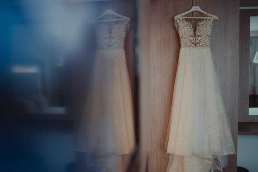 Прекрасна дизайнерска сватбена рокля, Daria Karlozi, модел Velvet Rose