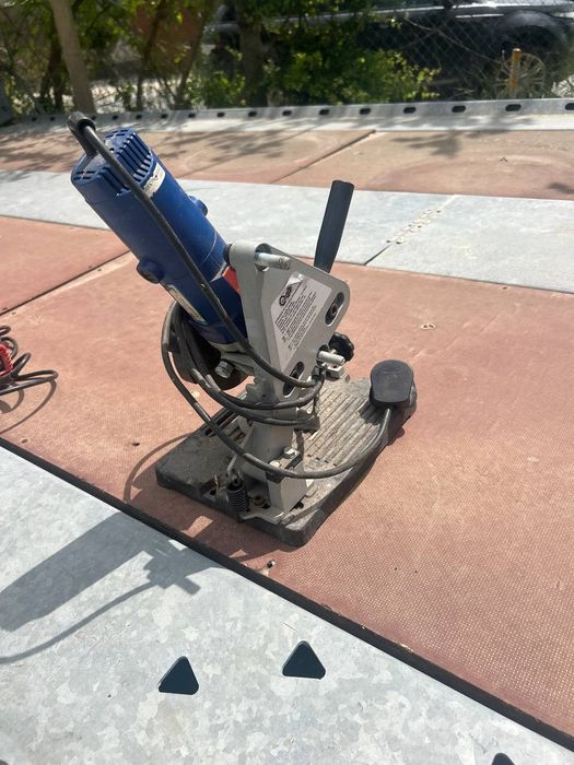 Малък ъглошлайф 125мм с обороти и стойка  перфектен