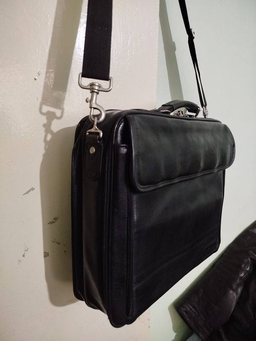 Продам кожаные сумки.