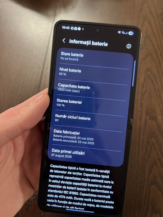 Telefon mobil Samsung Galaxy Z Flip7, 12GB RAM, 512GB, 5G, Jetblack