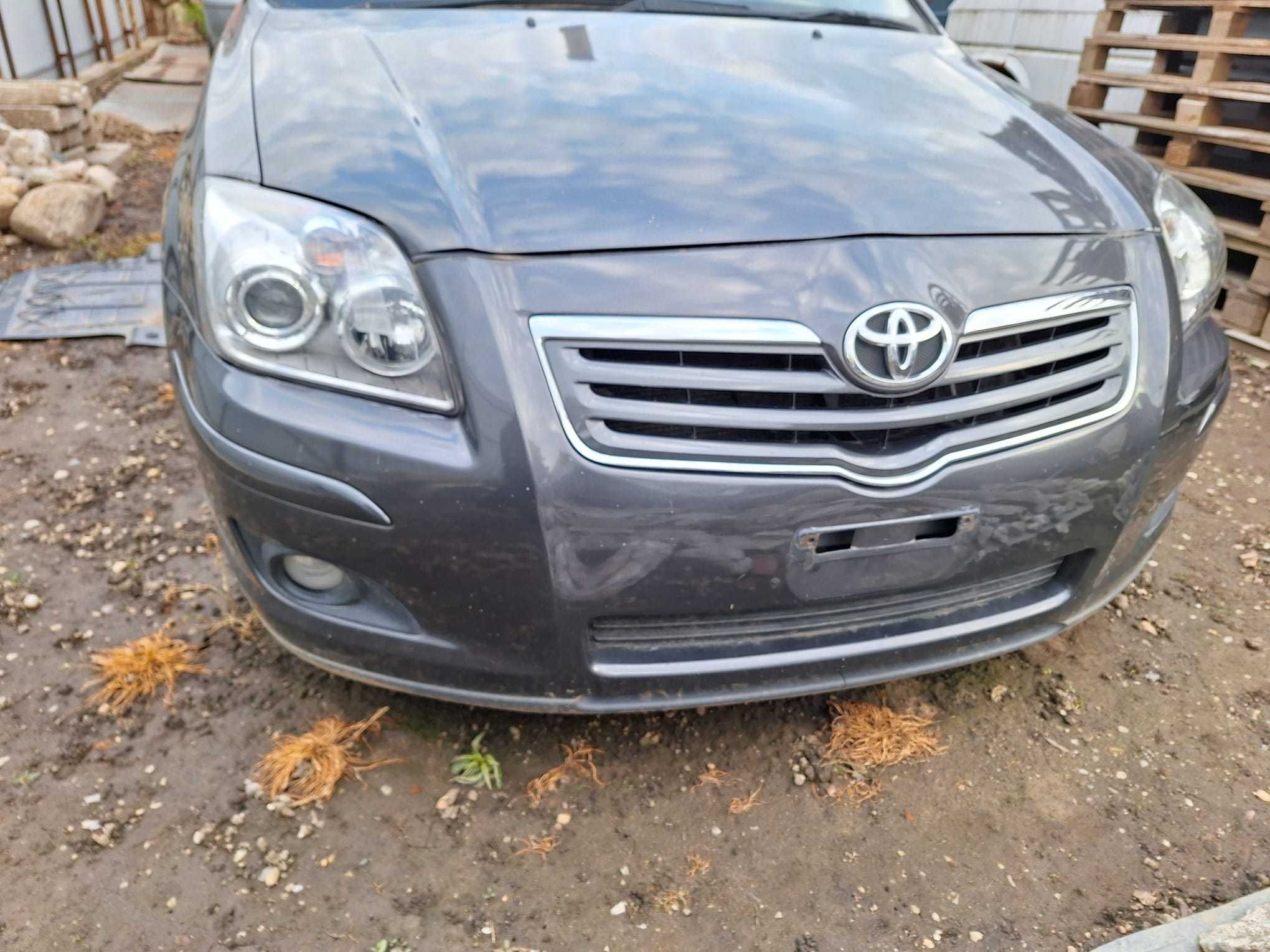 Bara fata, faruri Toyota Avensis