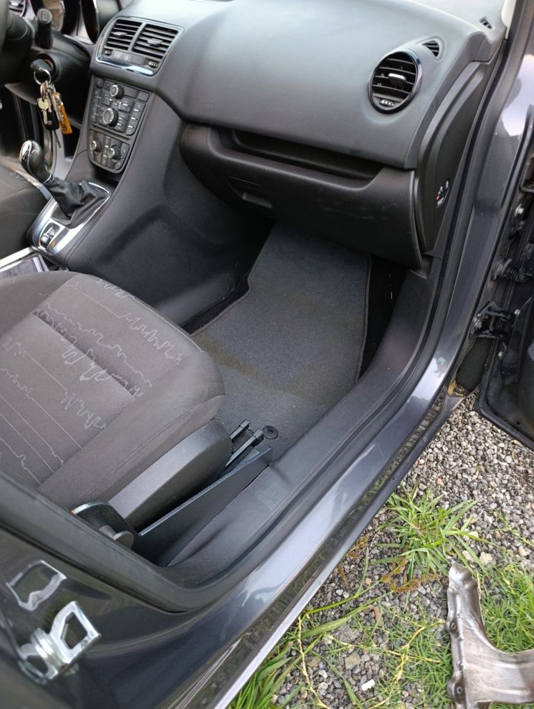 Opel Meriva fab .2012  benzină +gpl.
