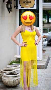 Жълта бандажна рокля с ресни