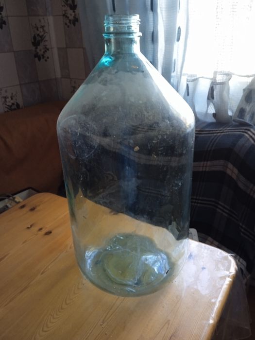 Стеклянный бутыль