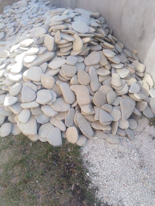 Vând și montez piatra de Rau