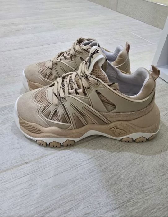 Patrizia pepe , Guess