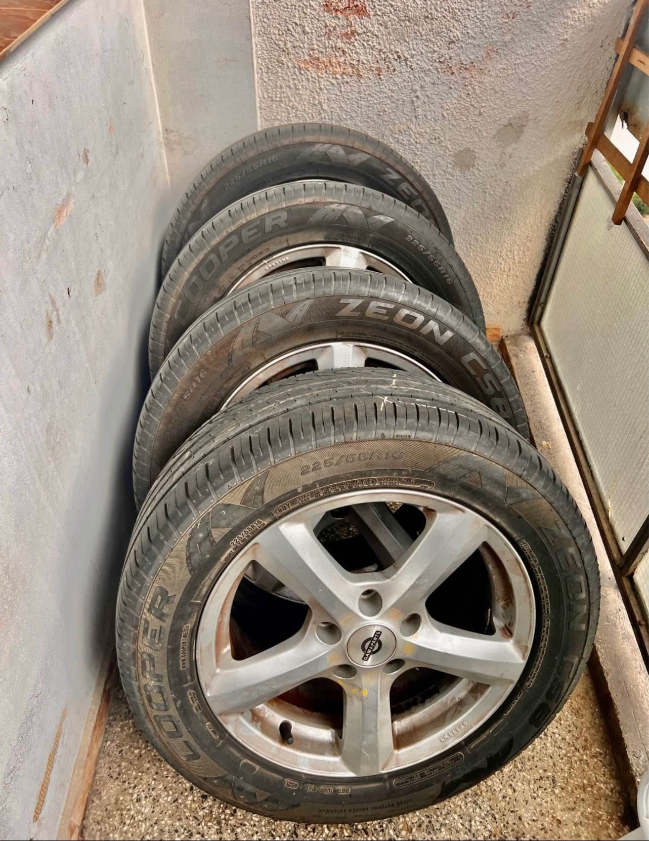 Гуми 225/55 R16 комплект с джанти
