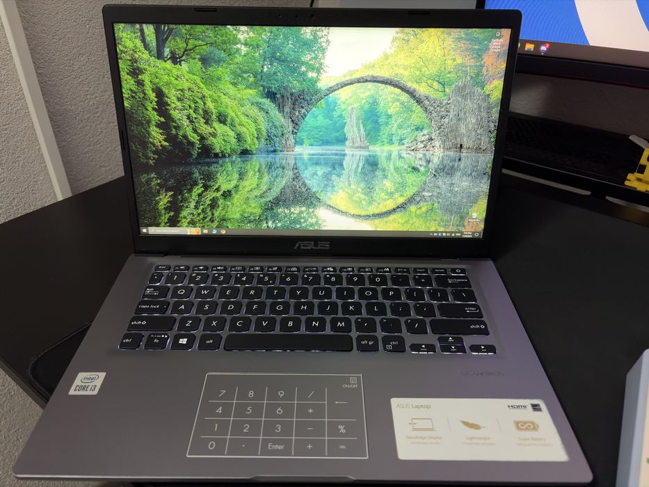 Laptop Asus 13 inch i3 10110U 4 gb ram 256 gb ssd