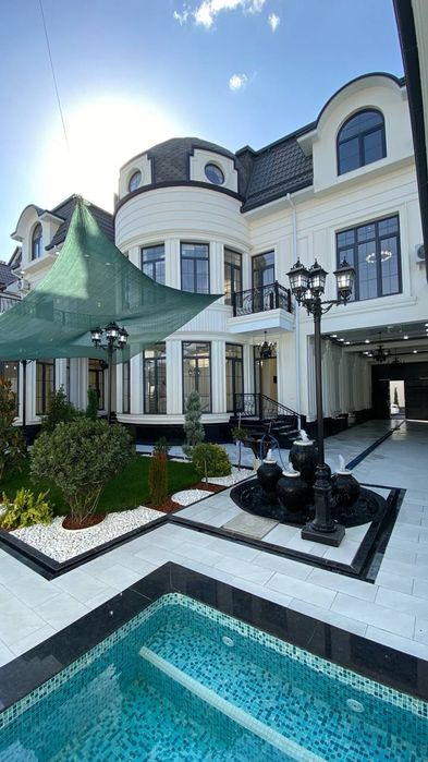 Qasr. Махалла зур. 1000квм. 9та хона