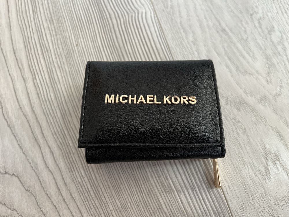 Нови дамски портмонета LV/Guess/Michael Kors
