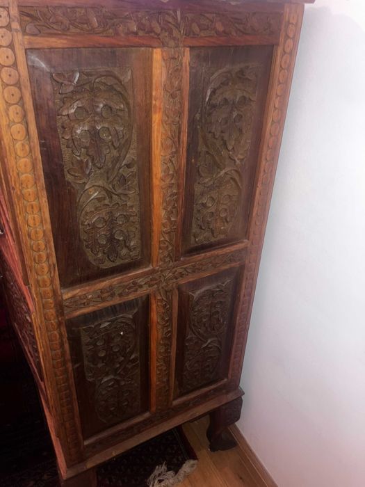 comoda deosebita lemn masiv sculptat manual