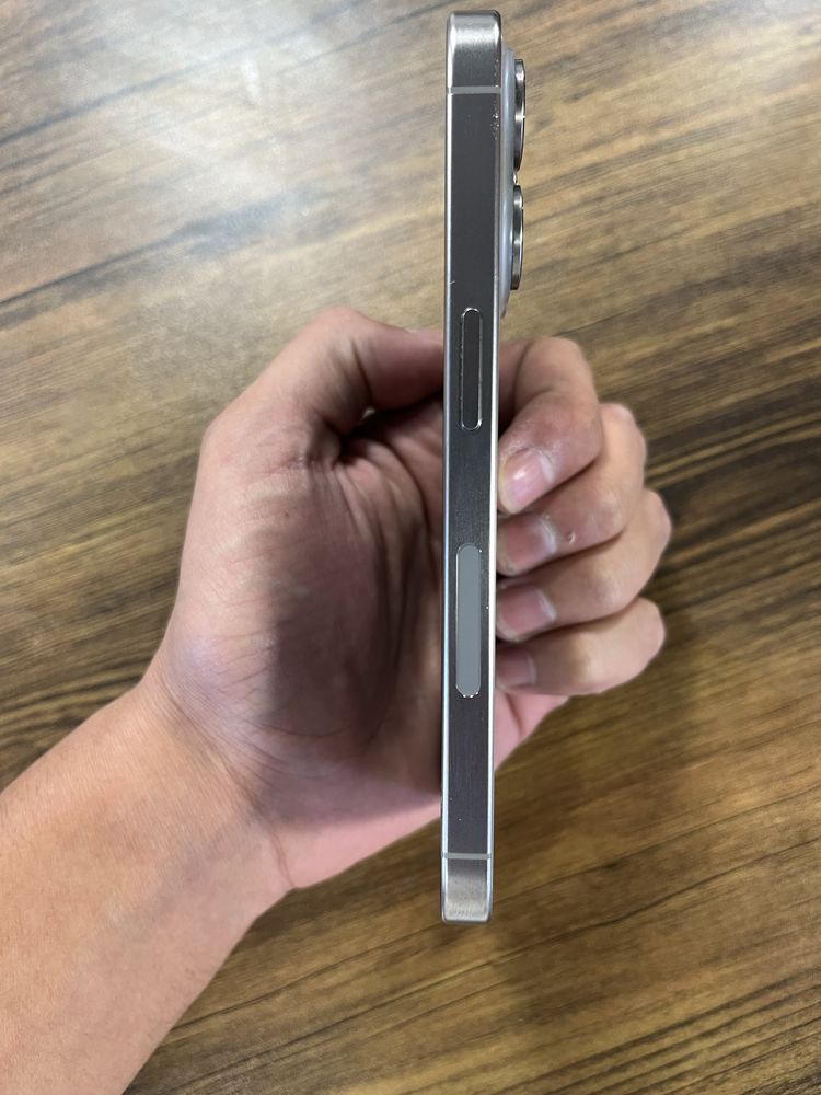 iPhone 15 pro продам в отличном состоянии, коробка есть