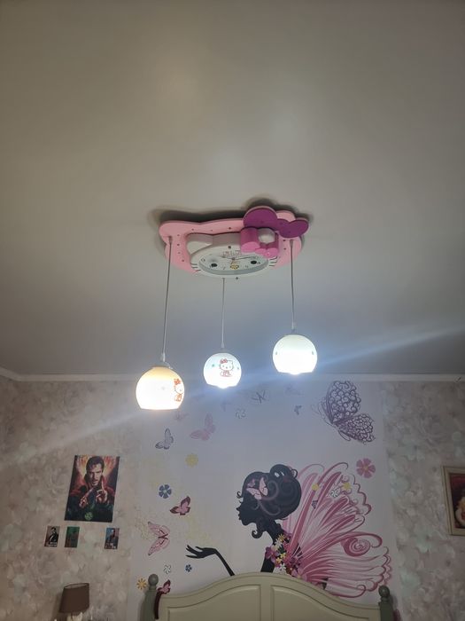 Люстра бу, в комнату девочки. В рабочем состоянии.