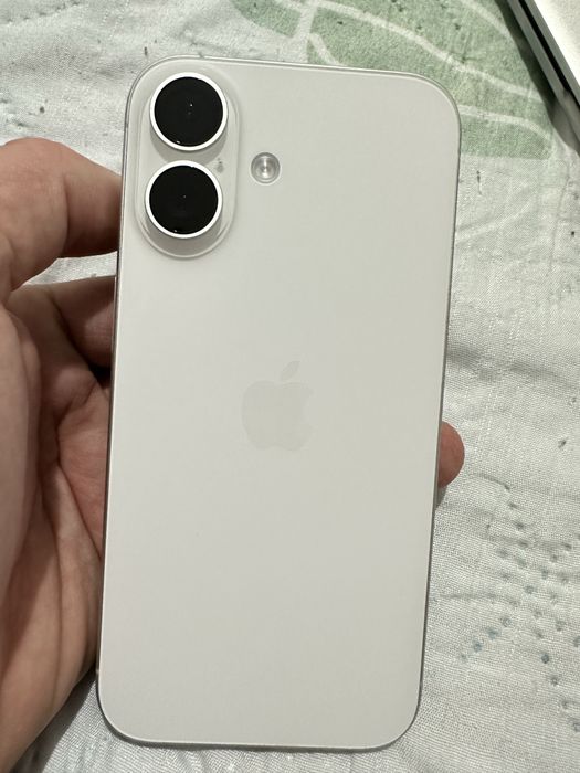 Продам Айфон 16 новый